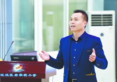 畅谈家庭教育：父亲当甩手掌柜让孩子缺“钙”